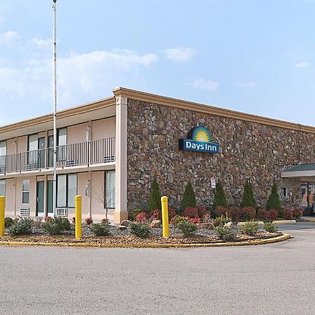 Days Inn By Wyndham Martin Exterior photo