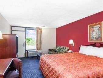 Days Inn By Wyndham Martin Exterior photo