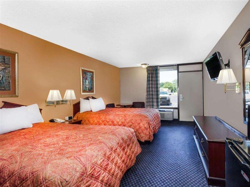 Days Inn By Wyndham Martin Exterior photo