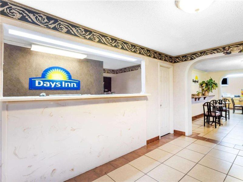 Days Inn By Wyndham Martin Exterior photo
