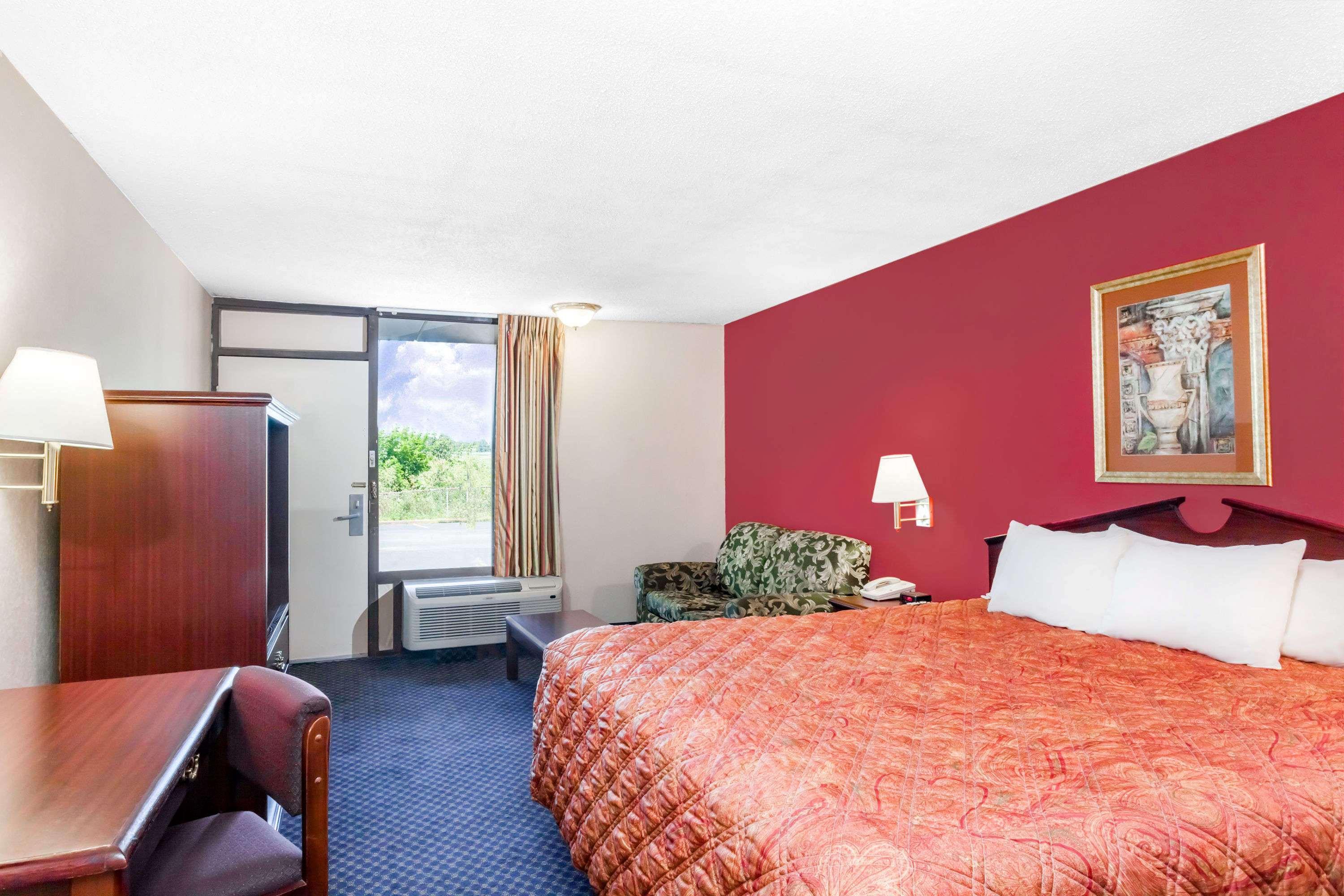 Days Inn By Wyndham Martin Exterior photo