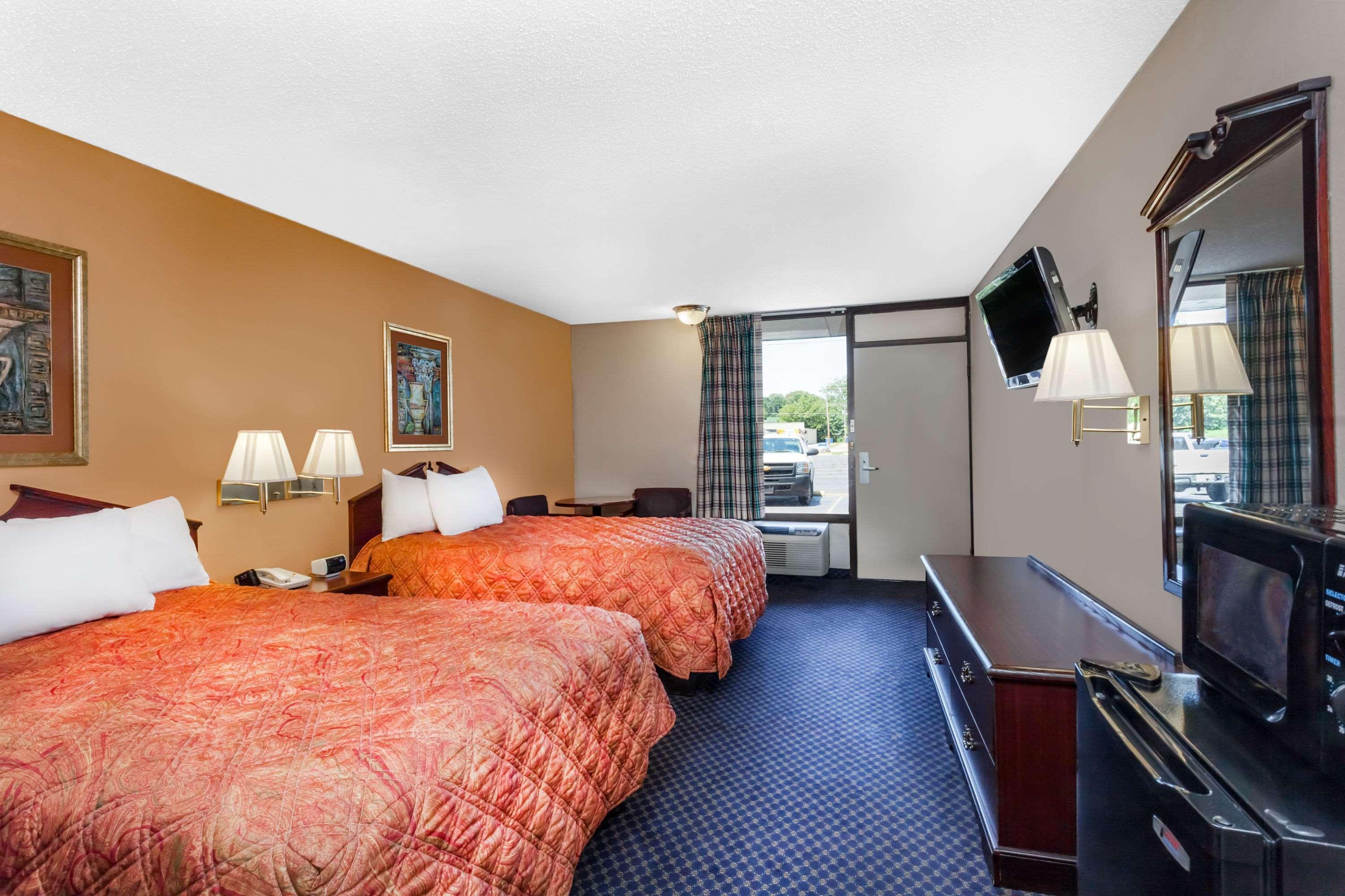 Days Inn By Wyndham Martin Exterior photo