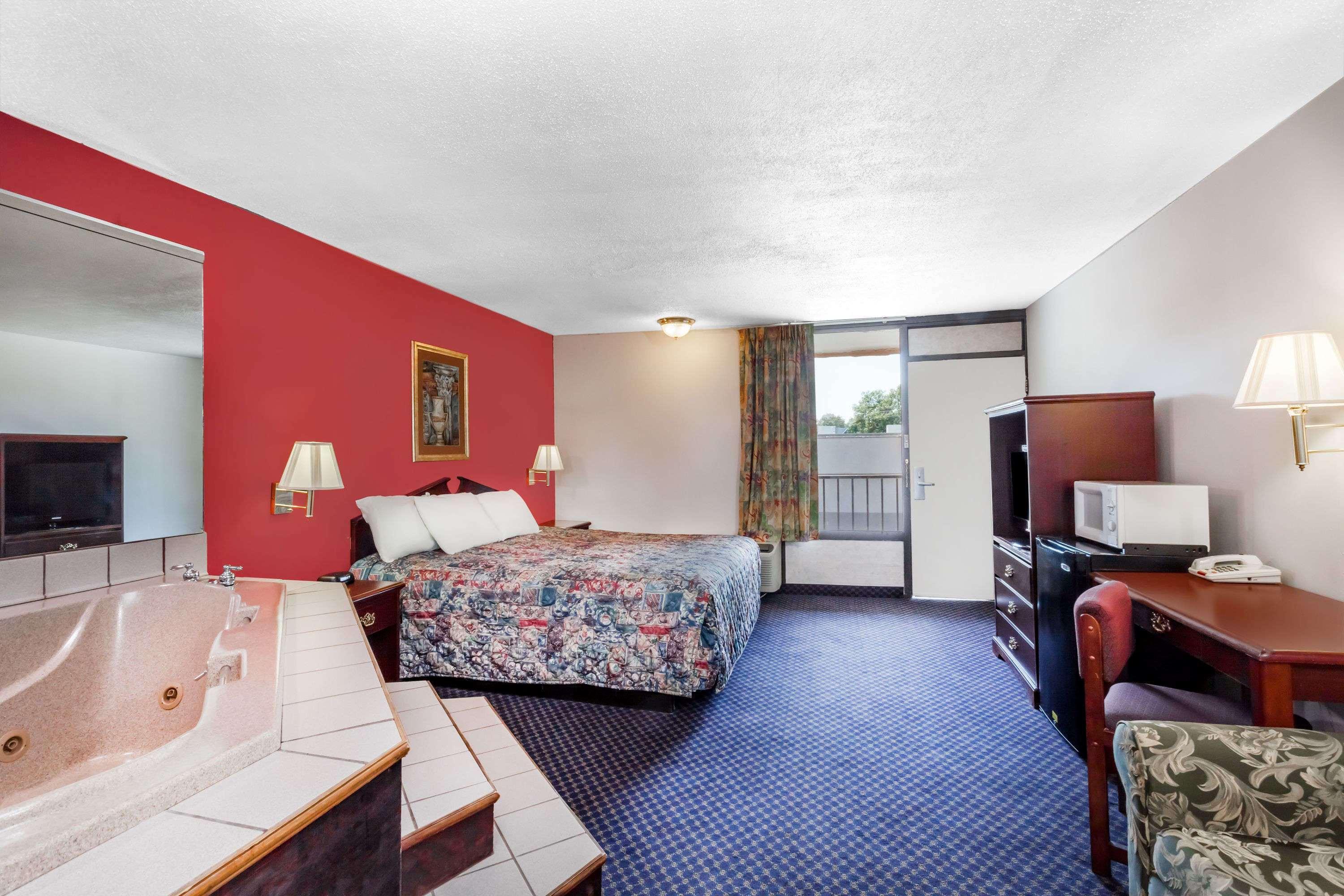 Days Inn By Wyndham Martin Exterior photo