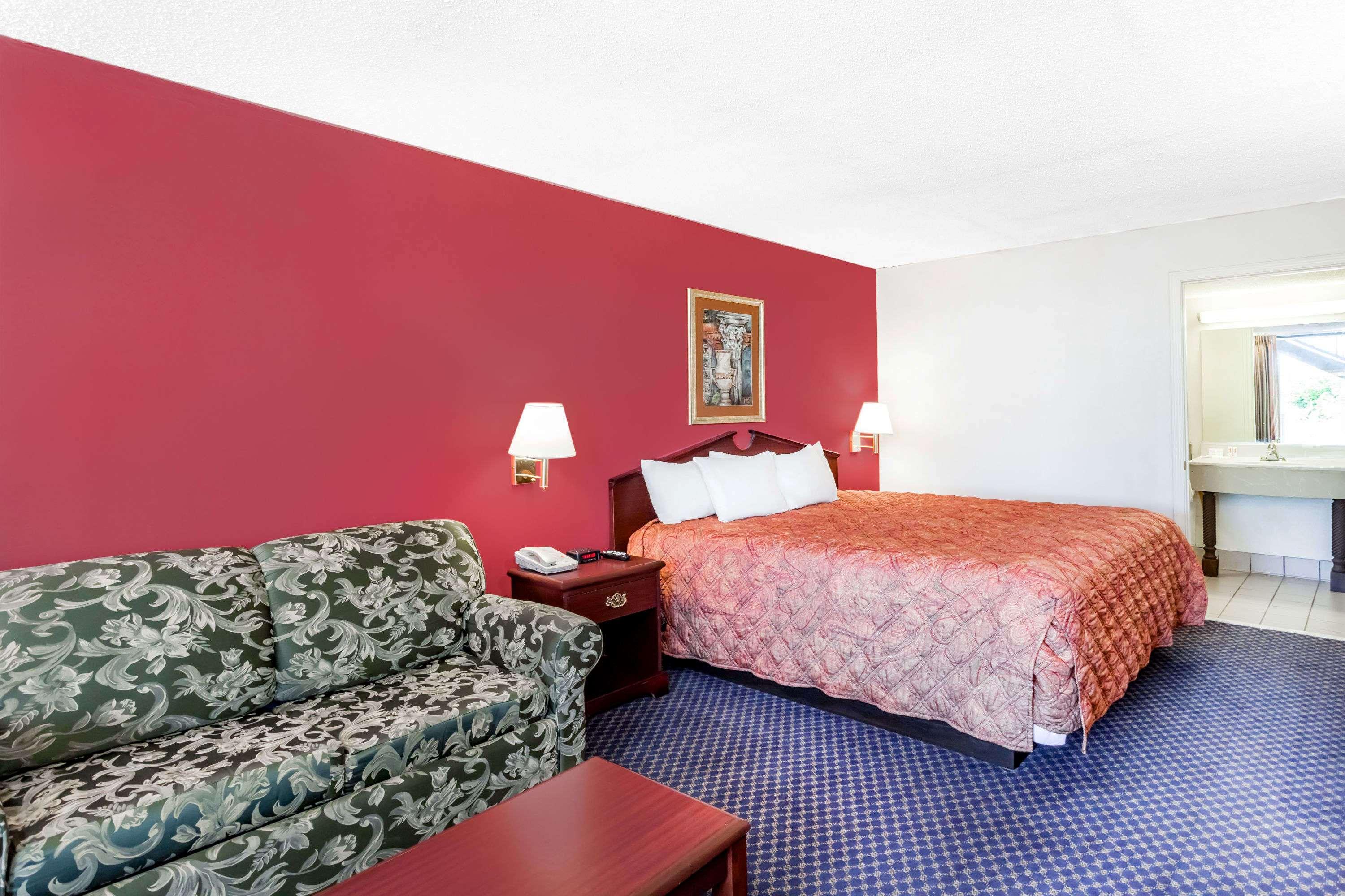 Days Inn By Wyndham Martin Exterior photo