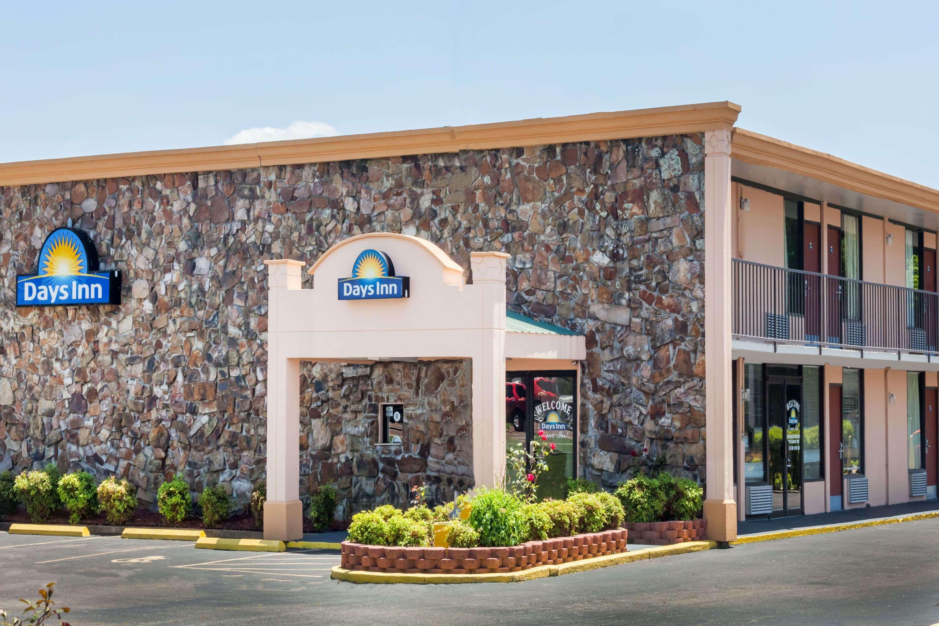 Days Inn By Wyndham Martin Exterior photo