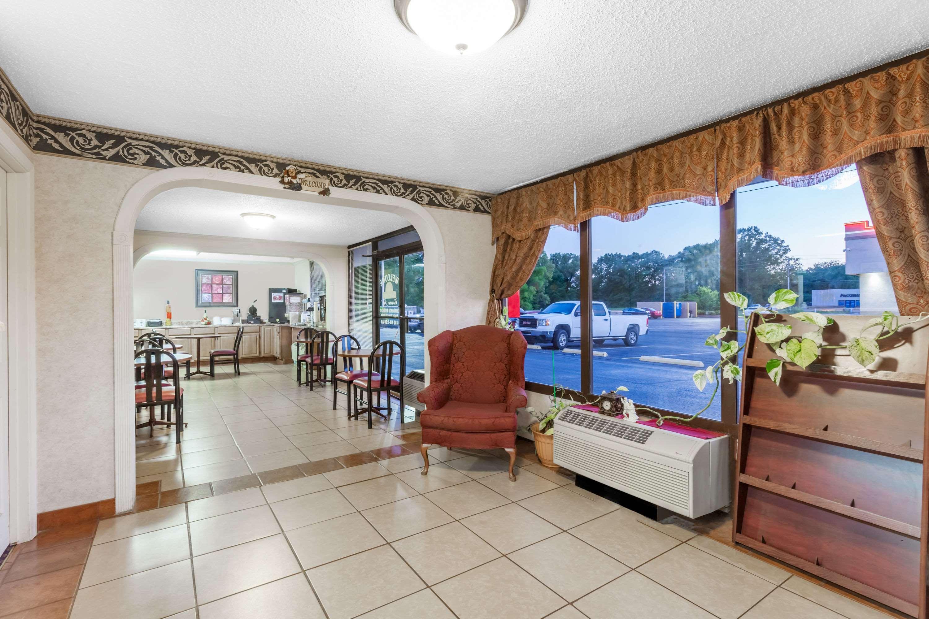 Days Inn By Wyndham Martin Exterior photo