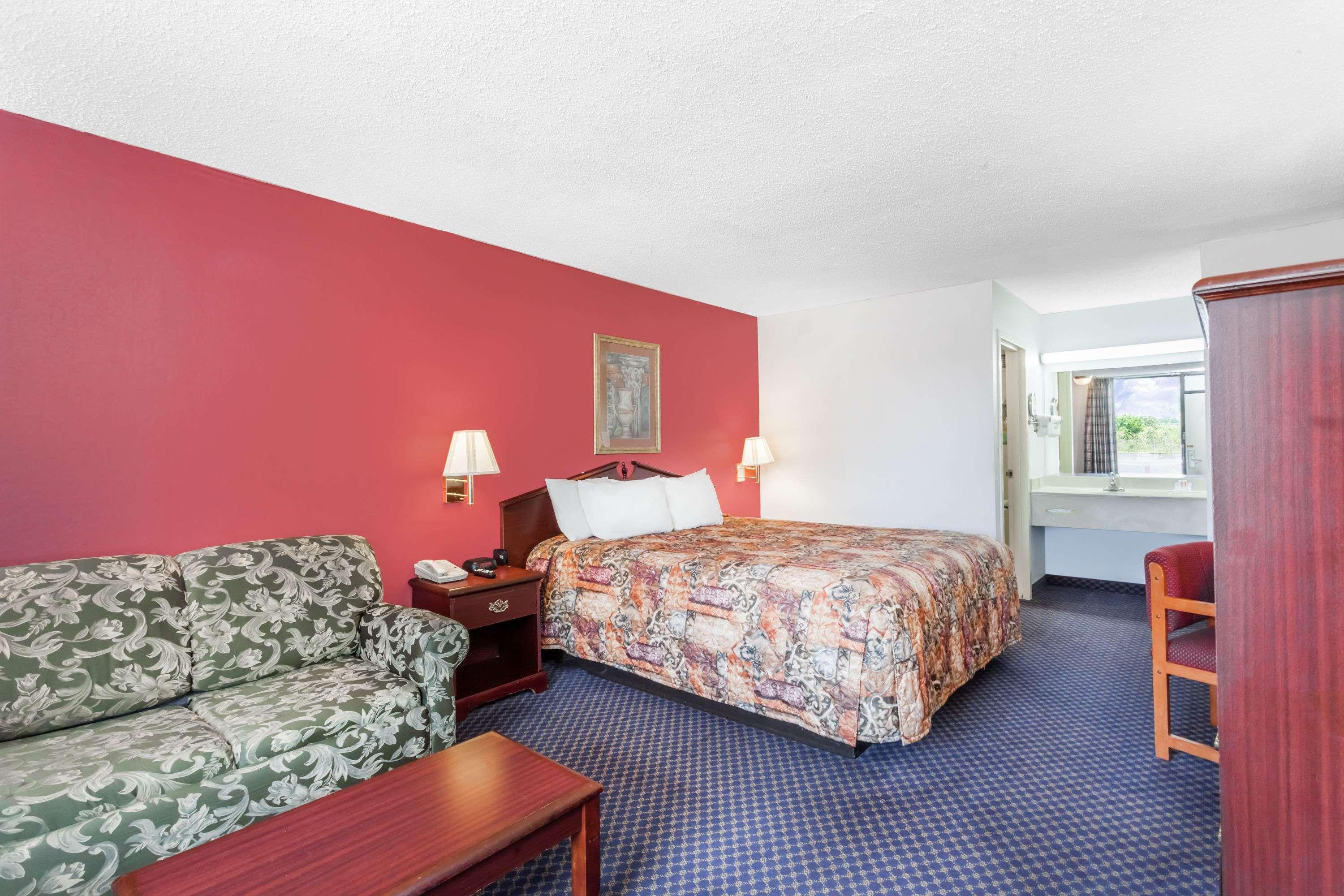 Days Inn By Wyndham Martin Exterior photo